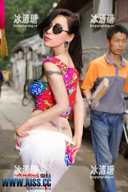 AISS爱丝(黄金版) - 萱萱的逛街手册：一边购物一边打造她的写真集分享，太有趣了！