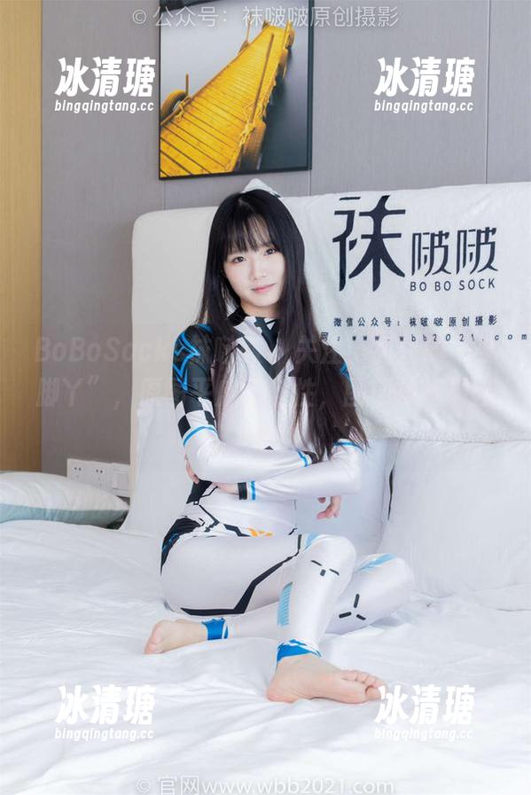 BoBoSocks袜啵啵 - 关注小甜豆的“小脚丫”，原图平底鞋随性，图册却越看越让人意外。