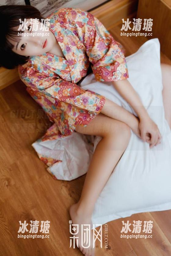 GIRLT果团网-松果儿 GIRLT果团网 - 走前卫,穿白裙,松果儿高清图集让我的小心脏跳得快要跳出胸口!