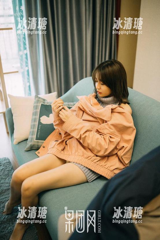 GIRLT果团网-陈诗诗 GIRLT果团网 - 娱乐扫码:陈诗诗的制服写真全集,谁说不能越界?