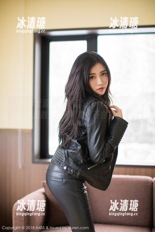 IMiss爱蜜社-许诺Sabrina IMiss爱蜜社 - 许诺Sabrina与圣诞树的亲密接触:高清写真,不会真让我猜吧?