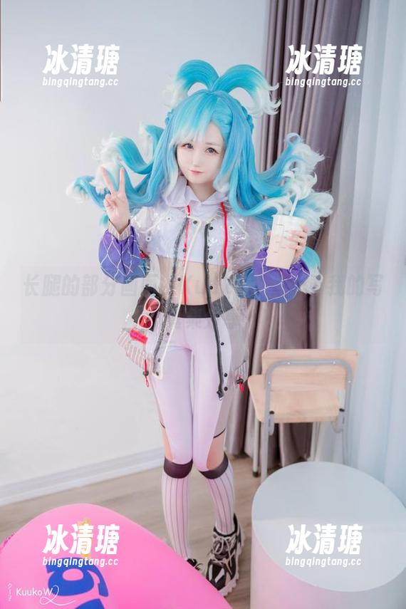 长腿的部分画面，KuukoW说：看我的写真集分享