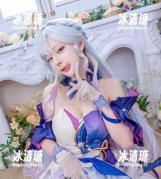 Machi马吉 Machi马吉的夏日泳池漫游,最新写真集,简直不想离开这片水域。