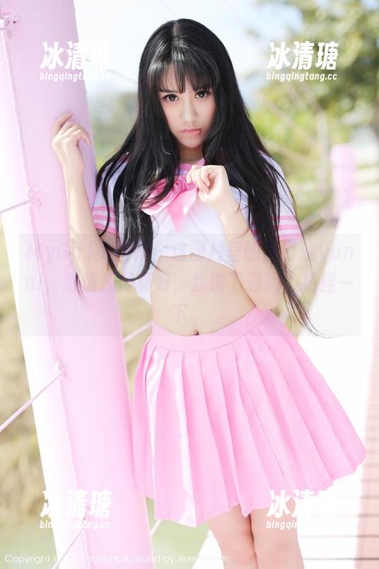 MyGirl美媛馆-王馨瑶yanni MyGirl美媛馆 - 这图片里的王馨瑶yanni,眼镜戴得真好,我该下载吗?扭捏一下。