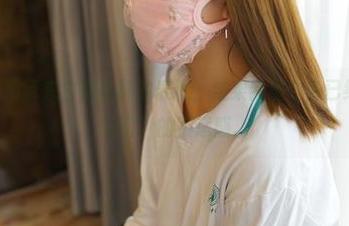ROSI的美图带来白色丝袜的表现，结果我整个人已经有种“被勾引”的不适感。
