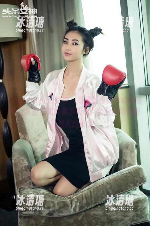 TouTiao头条女神-余心曼 TouTiao头条女神 - 难道我也是余心曼这样日常拍照就能美出天际,全靠高清美图的逆天滤镜么?