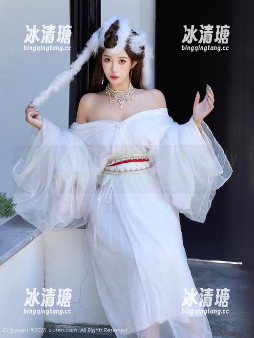 Xiuren秀人网-Evelyn艾莉 Xiuren秀人网 - 免费图包在手,Evelyn艾莉的娇艳薄纱随时来撩!