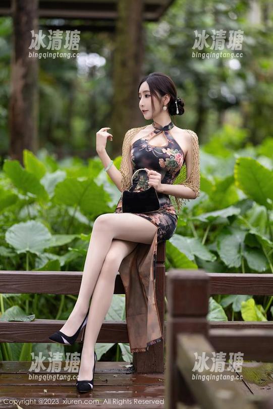 Xiuren秀人网-唐翩翩 Xiuren秀人网 - 图包里的唐翩翩,毛衣是为她量身定做,真心口水直流。