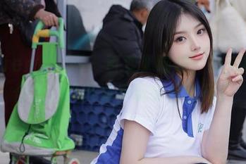 Xiuren秀人网 – 百变奶喵喵，最新校服合集，看她如何玩转校园风！