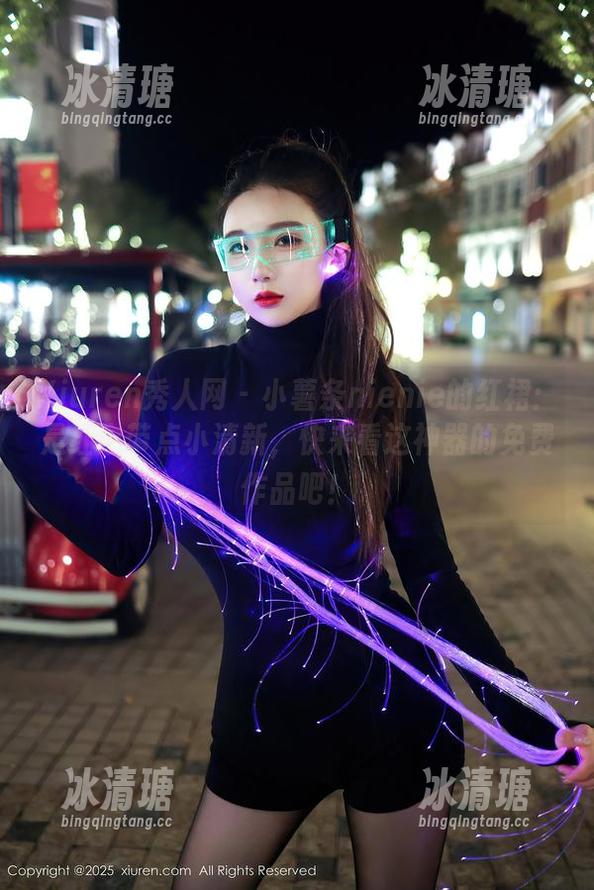 Xiuren秀人网-小薯条nienie Xiuren秀人网 - 小薯条nienie的红裙:是红中带点小清新,快来看这神器的免费作品吧!
