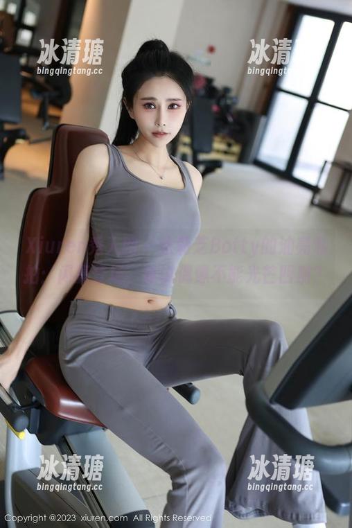 Xiuren秀人网-徐莉芝Botty Xiuren秀人网 - 徐莉芝Botty的油亮私拍:闪亮登场,谁说偶像不能光芒四射?