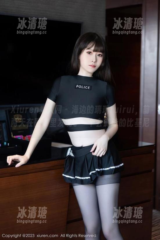 Xiuren秀人网-瑞瑞ruirui Xiuren秀人网 - 海边的瑞瑞ruirui,前两天在图集里发现了一个会游泳的比基尼。