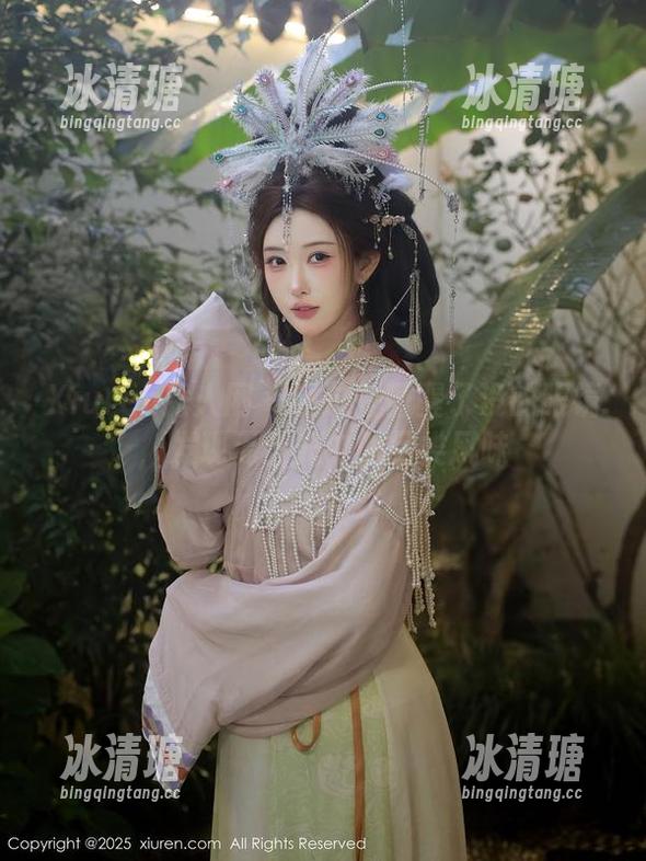 Xiuren秀人网-蕾蕾醒了没 Xiuren秀人网 - 透过蕾蕾醒了没的眼镜,发现无圣光中的另类风味