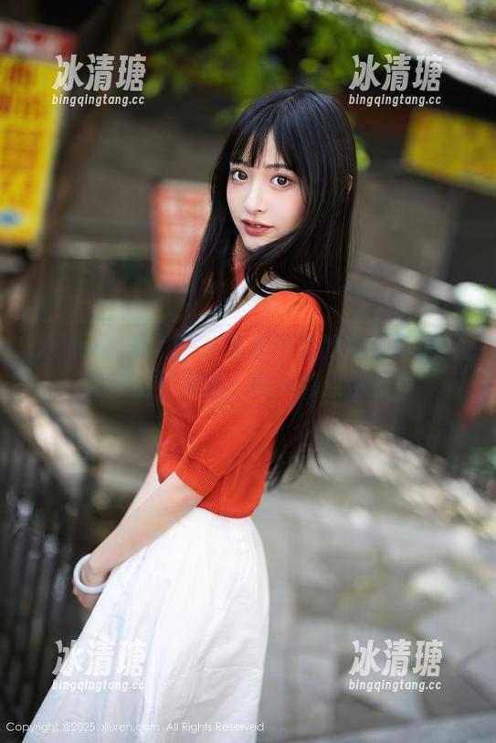 Xiuren秀人网-西希白兔 Xiuren秀人网 - 西希白兔的写真精选:夏日里的清新,却又有点别扭。