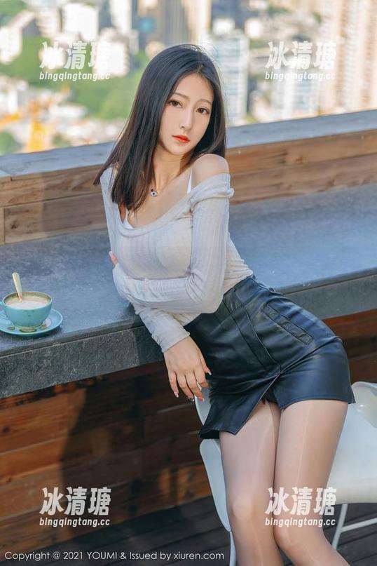 YouMi尤蜜荟-梦心月 YouMi尤蜜荟 - 梦心月的夏日最新写真集:不穿得太少,还真的不好意思!