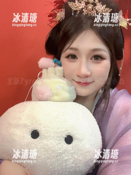 Zyra秋 全新Zyra秋白丝cos,下载后一定要小心镜子里的自己!