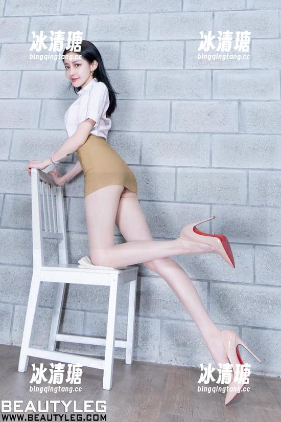 beautyleg-Susan beautyleg - Susan的高跟鞋是啥情况:最新美图惊爆眼球,走路有点见不得人哦!