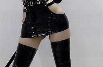 izumi泉桃子全套体操服：这身打扮真让人多看几眼，哈哈，竟然觉得运动装也可以这么撩。