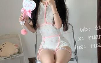 小裙子在rua阮阮的花房：这样的cos也太可爱了吧