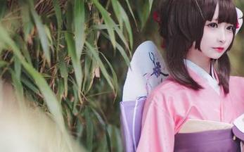 端着豆浆的Wendy，原图里的“套装”就是不一样，滋味让人回味。