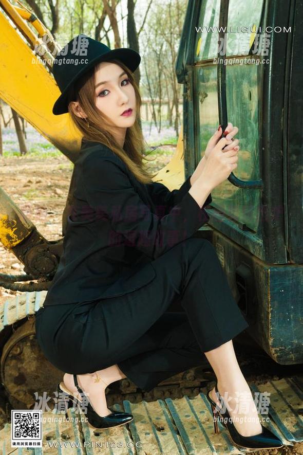 丽柜-美美 丽柜 - 在美美私房写真中,校园新鲜出炉的逗趣故事!