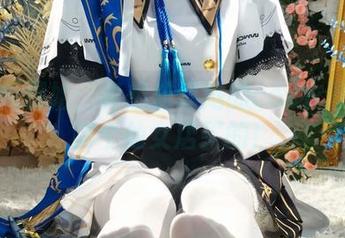 九柒喵御姐：真想知道她的cos衣服是从哪个仙女店买的！