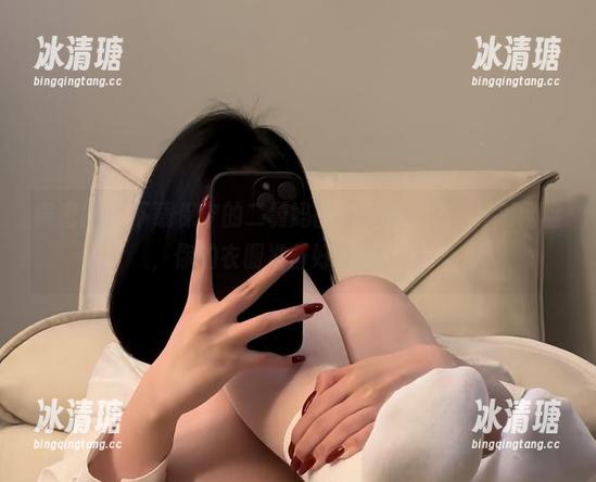 微密圈 - 下载保守的二舅妈的皮衣写真，直接丢网盘，你的衣橱准备好翻车了吗？