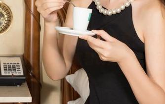 克拉女神 – 雅楠红裙在线合集：原来穿红裙是一种态度，或者说是一种冲动？