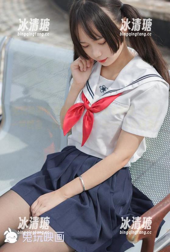 兔玩映画 兔玩映画带来的黑色分体泳衣美图,果然一声叹息,也许我该评个分……5分还是6分?