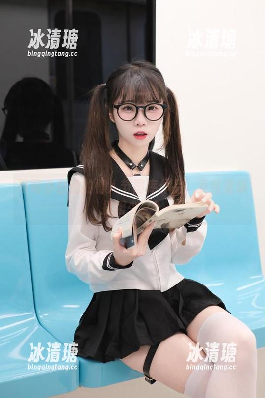 可可小白兔 可可小白兔的情人节图库作品,竟然是体操服少女?