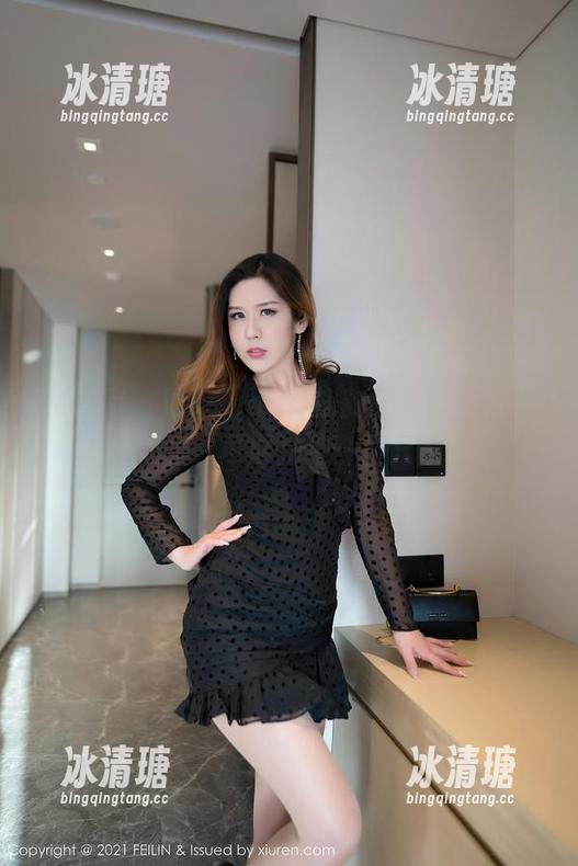 嗲囡囡-Celina青妍 嗲囡囡 - 看Celina青妍豹纹写真,资源妖娆如狼,可以抱住一整只豹子!