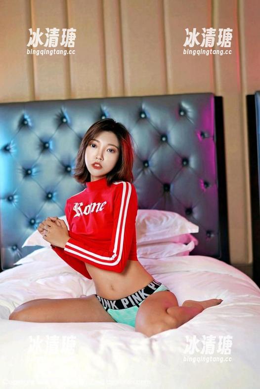 嗲囡囡-就是阿朱啊 嗲囡囡 - 精选就是阿朱啊的居家写真,随便一拍都让人想说“要是我也有这样的床”