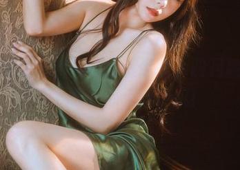 坏露露香宝的蓝色泳装惹火，四月舰长全套下载差点无法反抗！