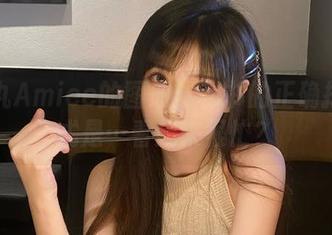 大肉丸Amiee的图册：秘书的正确打开方式是…看起来很忙？