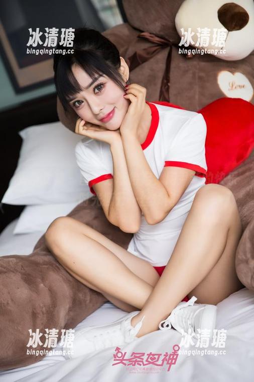 头条女神-尹菲 头条女神 - 图;分享待启,用尹菲的快乐时光撕开一丝烦闷