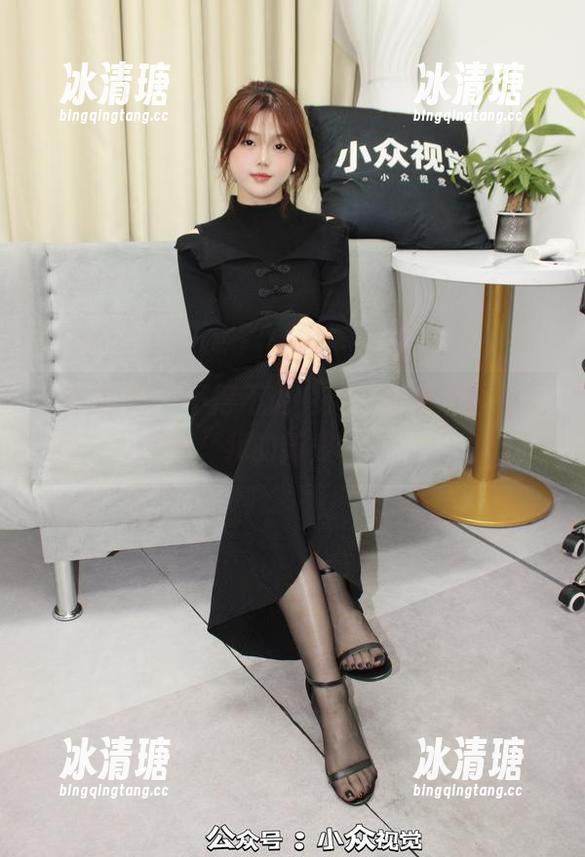 小众视觉-灵灵 小众视觉 - 不得不说,灵灵的泳衣图包是我的新宠。