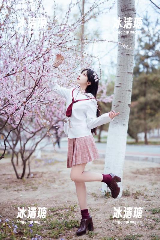 小鹿鹿shika 当小鹿鹿shika变身护士,这个图包真心让人有点想住院。