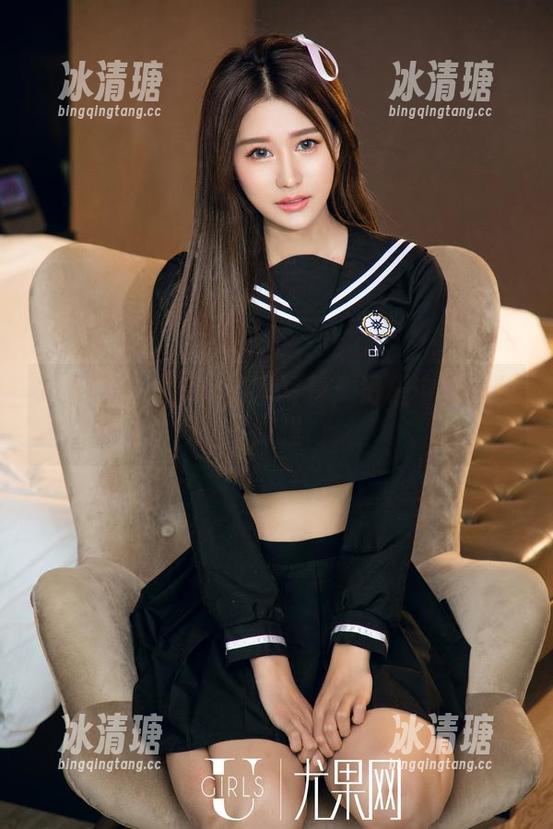 尤果网-仙妮 尤果网 - 仙妮办公室写真:滑稽中透着股倔强