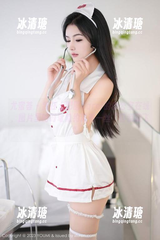 尤蜜荟-土肥圆Carol 尤蜜荟 - 我在土肥圆Carol的办公室在线,图片里的时髦隐约透着一丝“自我放飞”。
