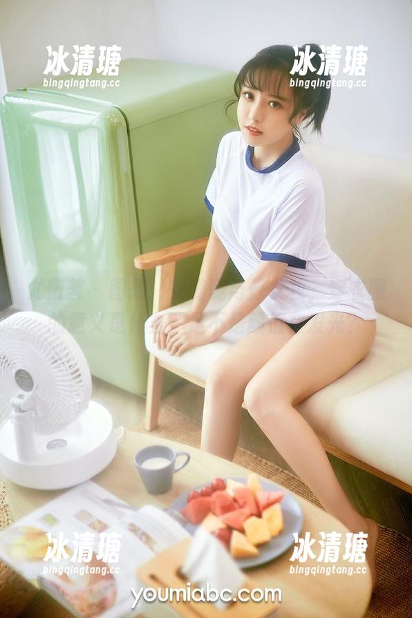 尤蜜荟-安璐璐 尤蜜荟 - 图册:安璐璐与修女妆,穿衣服的意义是什么?是不是颜值在发光?