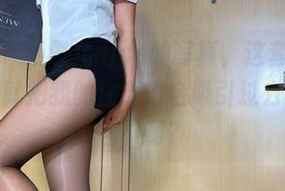 微密圈 – 张思允nice的写真，这套装好像一秒钟就把我的注意力全吸引过去，怎么回事啊？