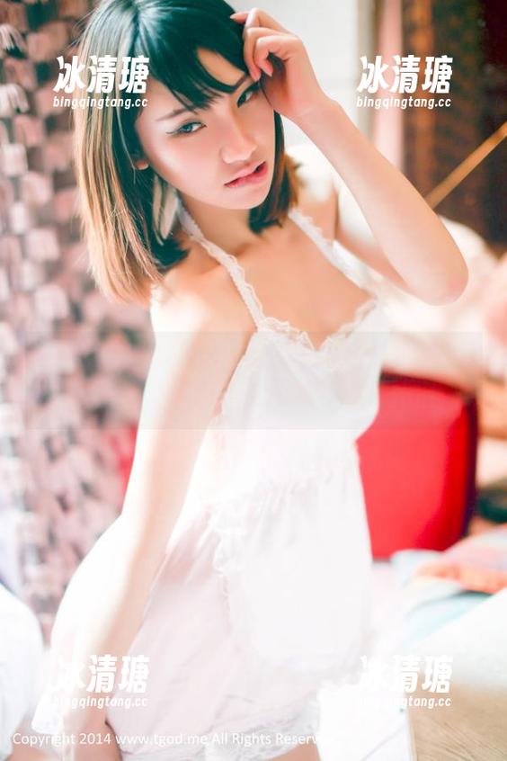 推女神-战姝羽Zina 推女神 - 战姝羽Zina:校服私房原图加微微的凉风,好吧,这个季节适合怀旧…
