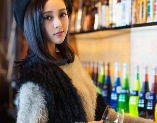 推女神 – 瞧瞧莫雅淇的定制图：死库水里的超级水手……当然，是她！