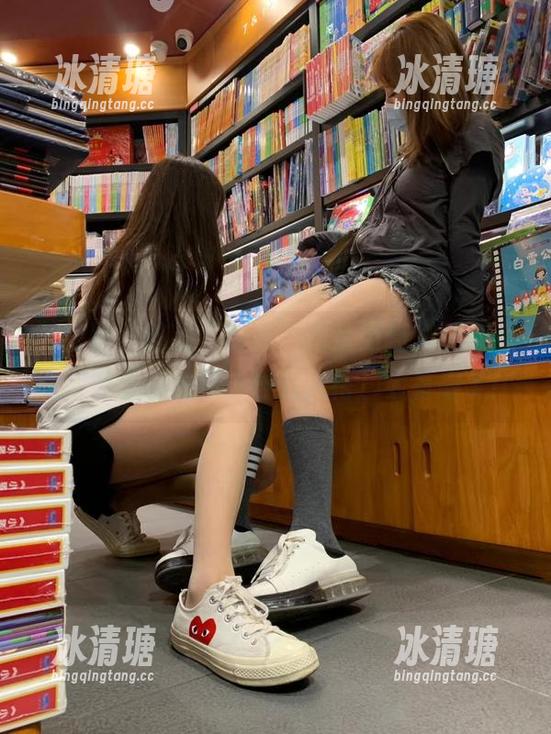 无敌哒小姨妈 微密圈 - 这组“姐姐”图片更新,果然是无敌哒小姨妈标志性的风格,太有趣了!