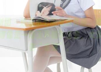 森萝财团 – 这组小七的私房作品，把JK风格卖得像是一场无声的学生会，大家都等着“表演”。