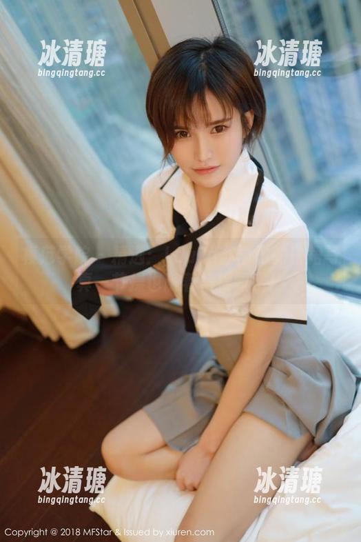 模范学院-Laura苏雨彤 模范学院 - 精选:Laura苏雨彤的白裙写真—节操也随着裙摆飘了!