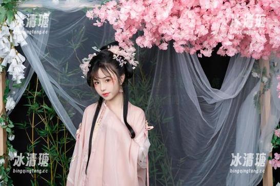 呵，爆机少女喵小吉的少女美图合集，真是一锅乱炖，你能猜猜里边藏着几个恋爱脑吗？