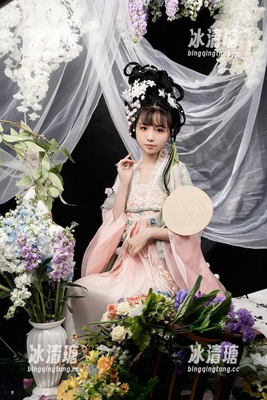 爆机少女喵小吉 从爆机少女喵小吉的镜头看圣诞,准备好下载炫酷美图吧!