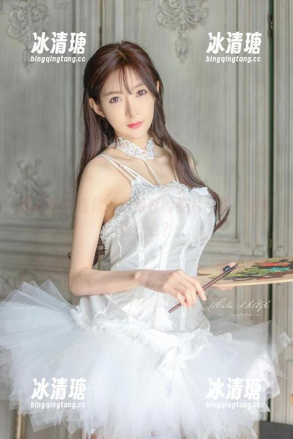 王羽杉 有点白有点裙:王羽杉的照片合集,咱们聊什么?