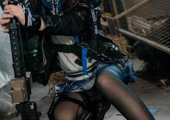 白莉爱吃巧克力最新裸足合集，看得我有些懵，怎么脚可以这么妩媚？！